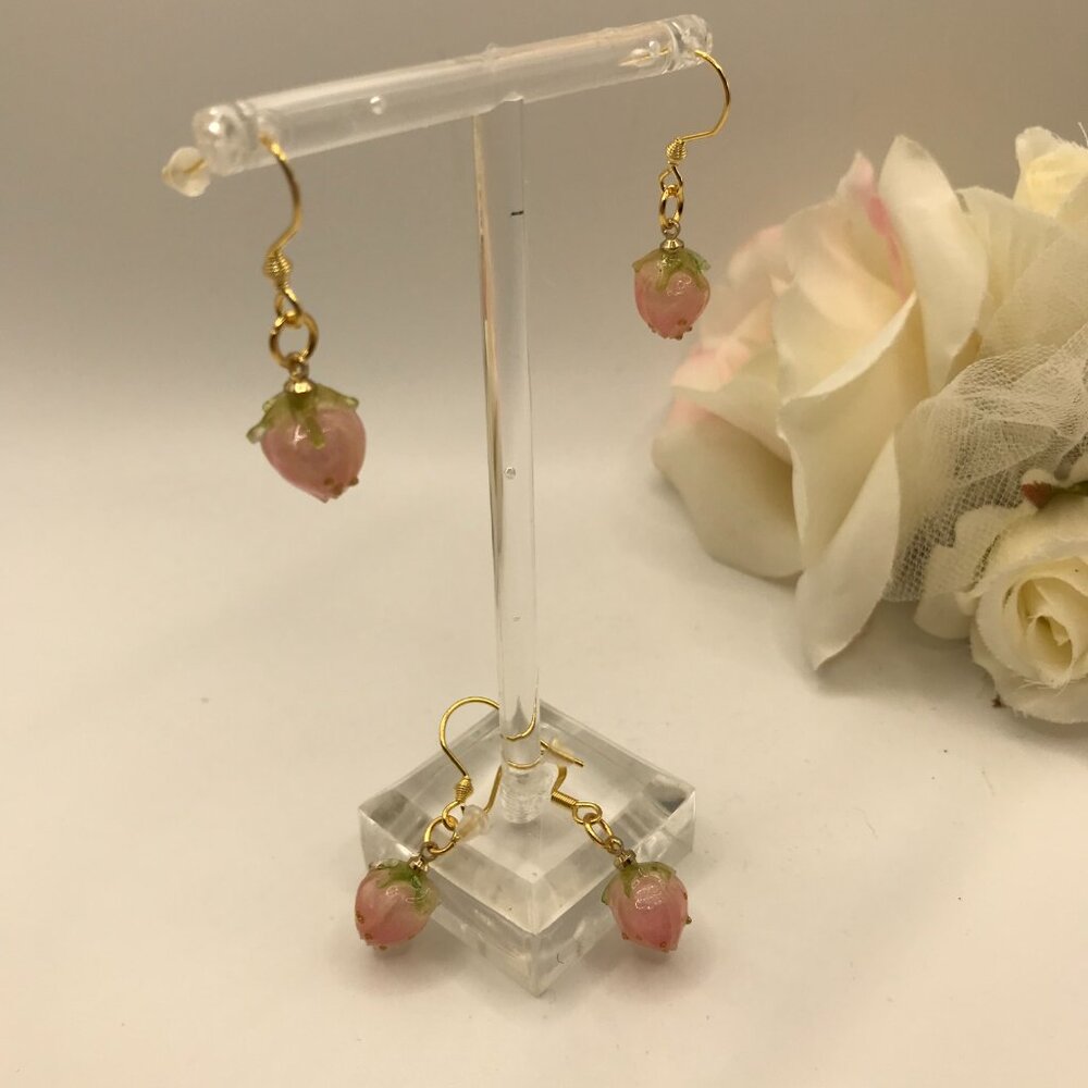 Strawberry Dainty Resin Earrings Gorgeous Strawberries hypoallergenic ear hooks - Picture 6 of 8